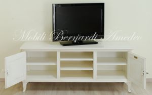 Low TV cabinet in white lacquered wood with 2 doors and open central compartment